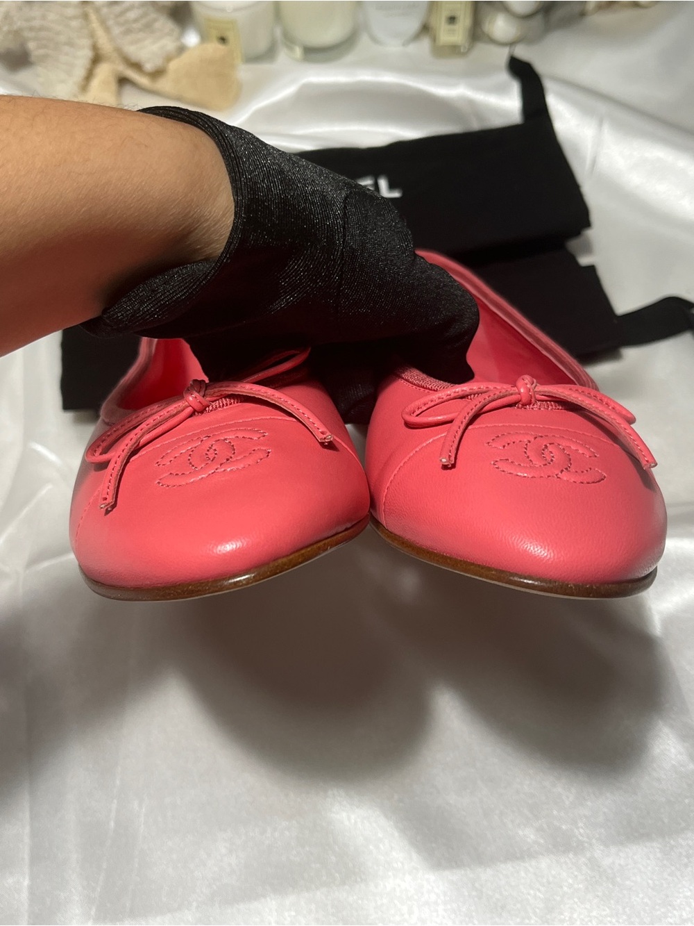 CHANEL Coral Pink Leather Ballet Flats with CC Medallion - Picture 2 of 11